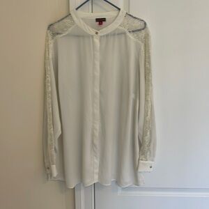 𝅺✨VINCE Camuto White lace blouse✨